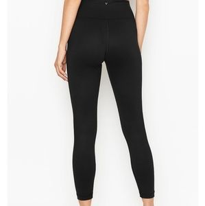 Victoria Secret Incredible Essential Legging EUC